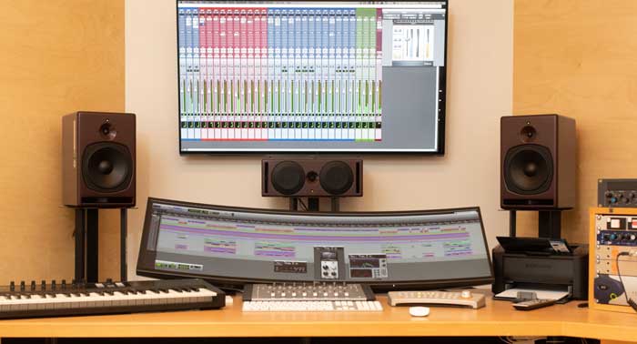 Loa Kiểm âm PSI Audio A21-M đang được sử dụng cho phòng thu 