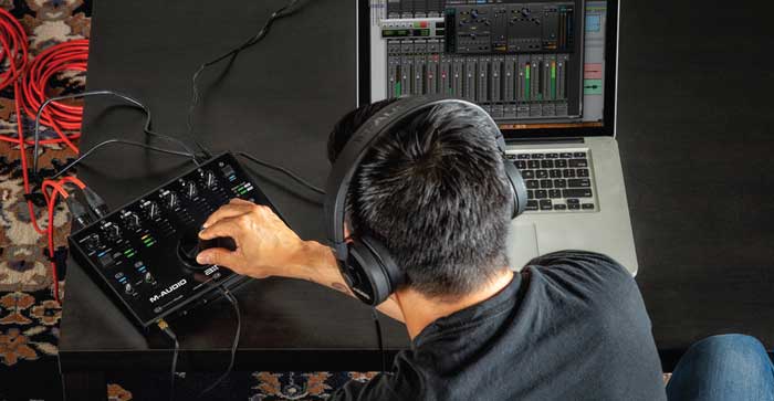 Sound Card Thu Âm M-Audio AIR 192|8 đang được sử dụng bởi kỹ thuật viên