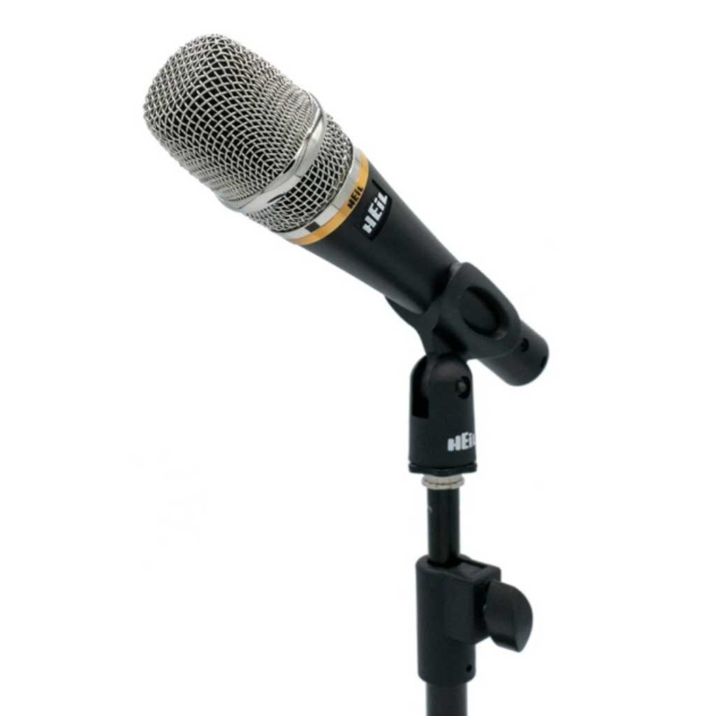 Micro dynamic Heil Sound PR 20 đang được gắn trên chân mic