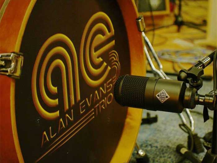 Micro Dynamic Telefunken M82 được tin tưởng để thu âm trống