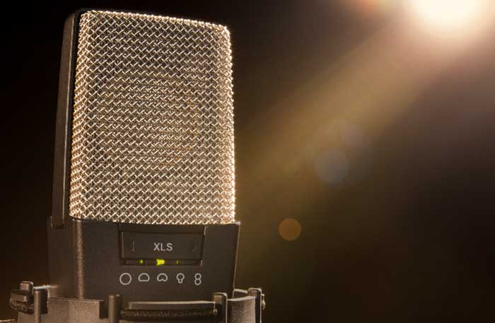 Micro AKG C414 XLS được cho là đỉnh cao của micro phòng thu