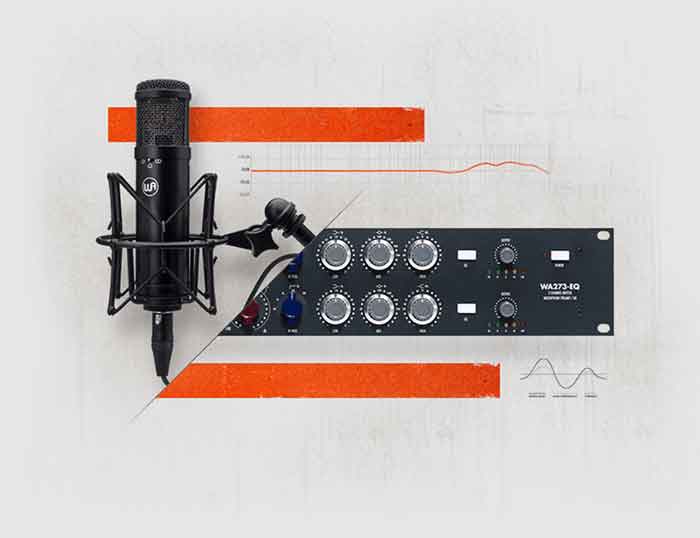 Micro Thu Âm Warm Audio WA-87 R2 hình đang miêu ta micro với sound card 
