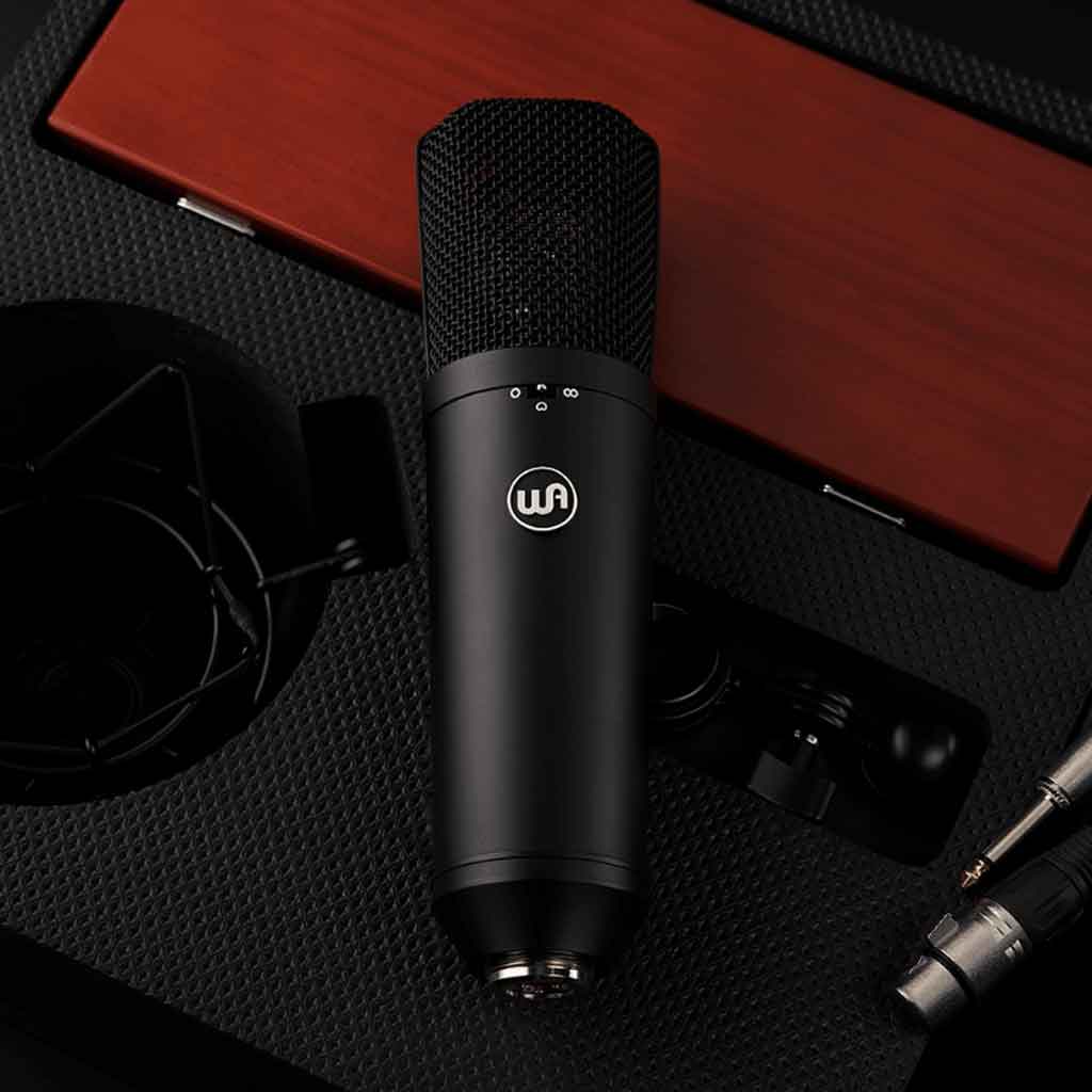 Micro Thu Âm Warm Audio WA-87 R2 micro đang được trưng bày trên hộp 