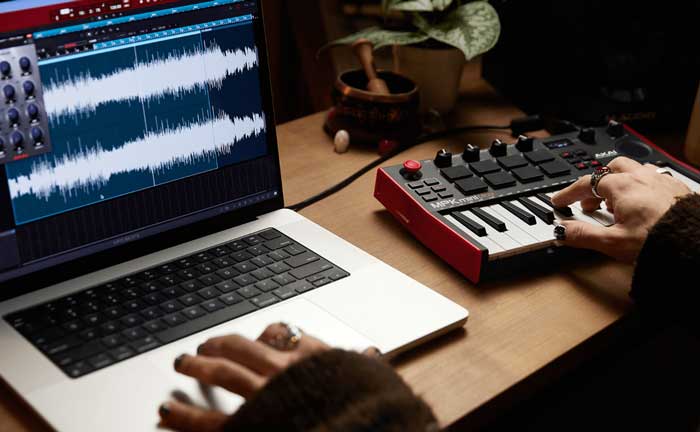 MIDI Controller Akai MPK Miniplay MK3 kết nối được với cả các thiết bị thông minh khác