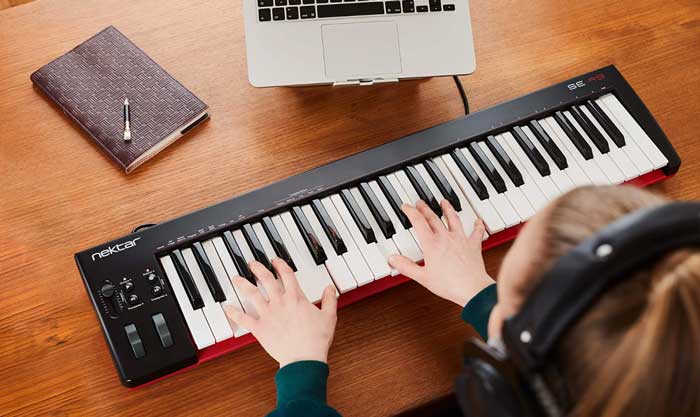 Midi Controller Nektar SE61 đang được các nhạc sĩ trẻ yêu thích 