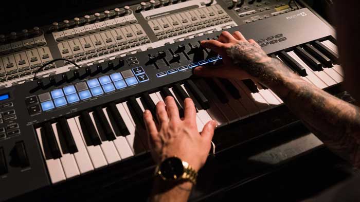Midi Controller Novation FLkey 61 được các nhạc sĩ tin dùng