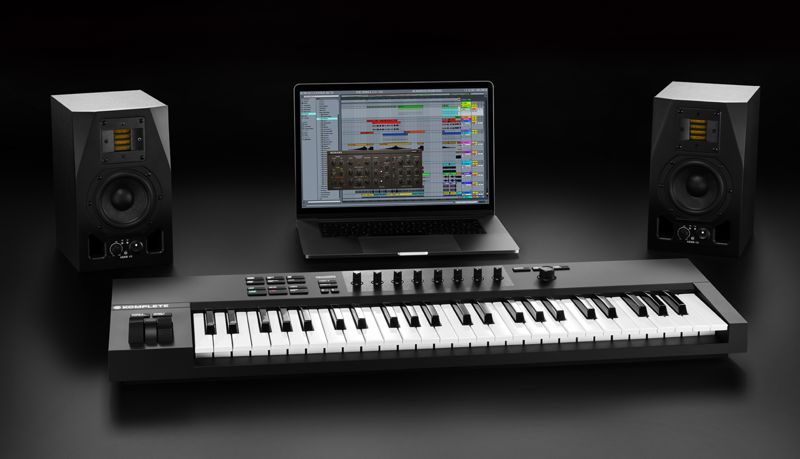 Native Instruments Komplete Kontrol A61 Midi Controller giá rẻ hàng chính hãng