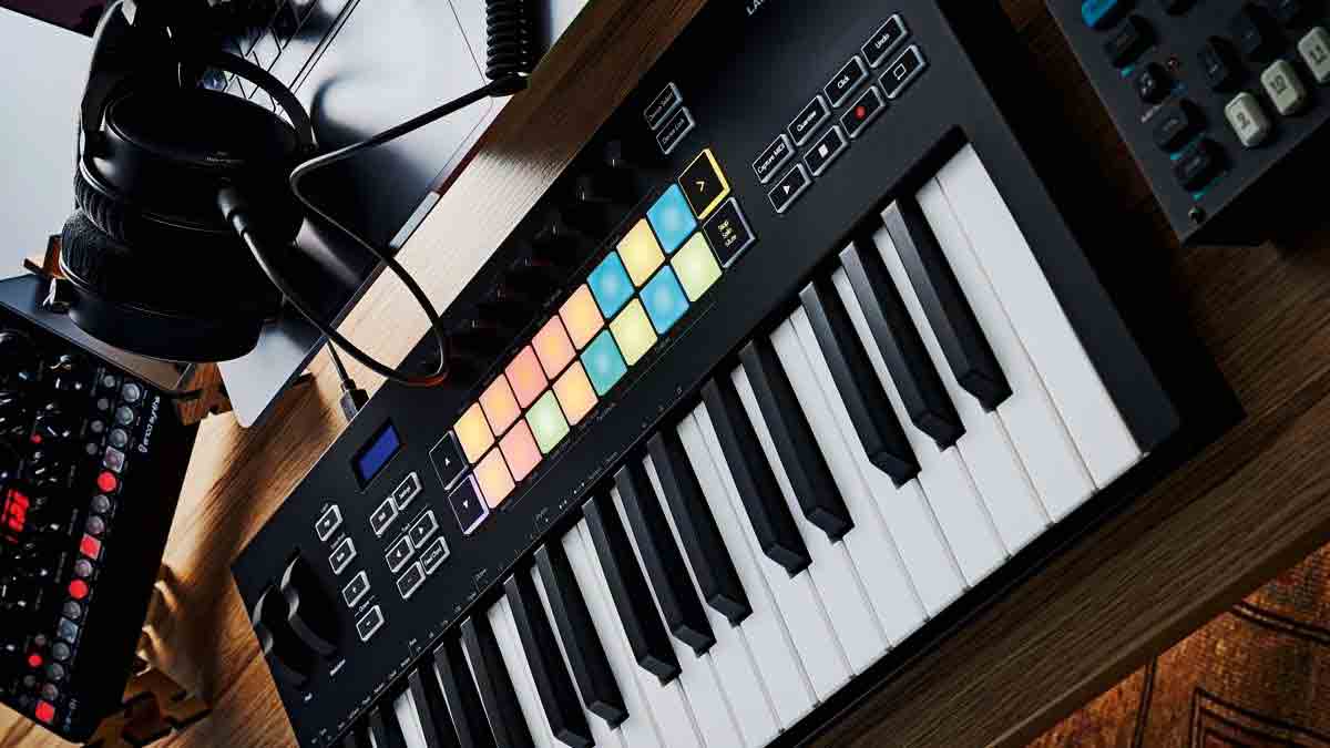 Novation Launchkey 37 MK3 | Hỗ trợ trả góp online