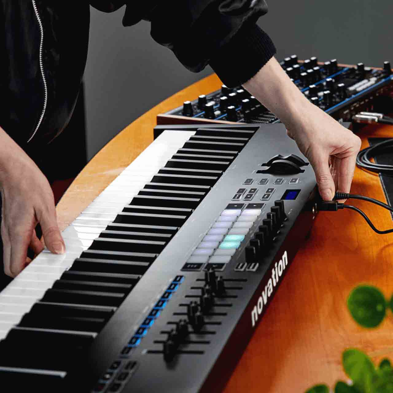 Đàn làm nhạc Novation Launchkey 88 MK3 | Trả góp online 