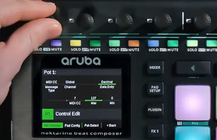 Các núm vặn và nút điều khiển của Pad Controller Nektar Aura Beat Composer có thiết kế hiện đại hỗ trợ bạn trong hành trình sáng tạo 