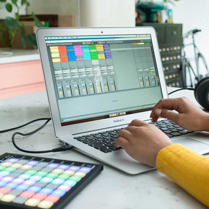 Phần mềm hỗ trợ của Pad Controller Novation Launchpad Mini MK3 giúp bạn tiết kiệm thời gian khi làm việc