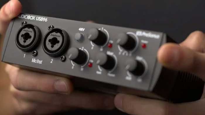 Sound card PreSonus Audiobox USB 96 có thiết kế chắc chắn với khung kim loại, giúp chịu được điều kiện di chuyển và làm việc khắc nghiệt