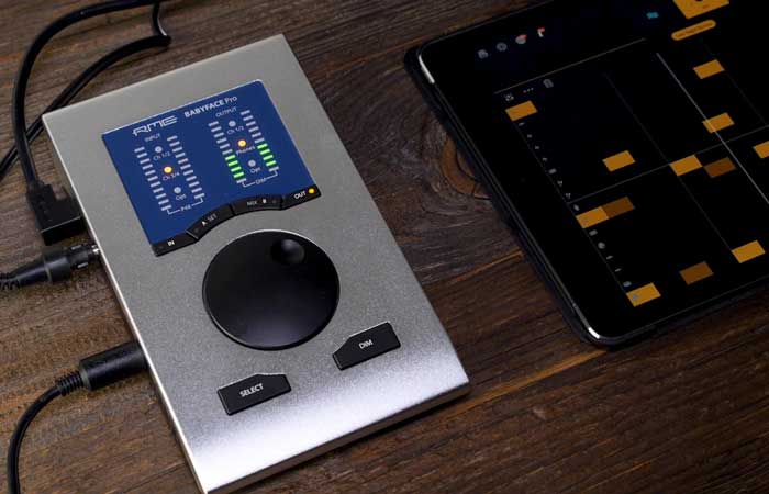 Sound Card Thu Âm RME Babyface Pro FS - 24 Channel trang bị cổng kết nối USB 2.0 mang lại khả năng truyền tải nhanh chóng