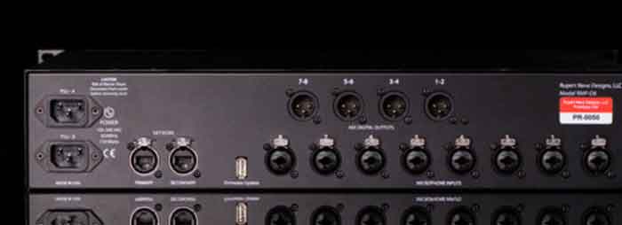 Rupert Neve Designs RMP-D8 với được thiết kế hai cổng IEC (Top & Main) cho phép cấp điện từ hai nguồn độc lập hoặc hai PSU, tăng tính dự phòng (redundant power