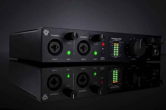 Black Lion Audio Revolution 2x2 USB Audio Interface sở hữu 2 cổng vào và 2 cổng ra mang lại khả năng kết nối hoàn hảo cho micro, nhạc cụ hoặc các thiết bị âm thanh khác