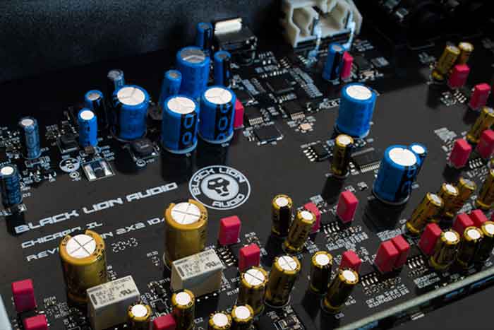 Black Lion Audio Revolution 2x2 USB Audio Interface có thiết kế 24-bit/192kHz, đảm bảo cho bạn khả năng xử lý âm thanh tuyệt vời