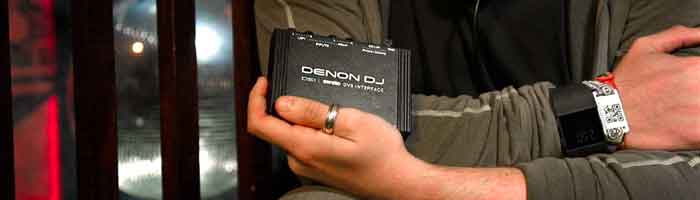 Denon DJ DS1 Audio Interface thiết kế nhỏ gọn và nhẹ giúp bạn dễ dàng mang theo 
