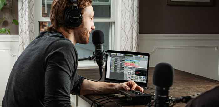 Sound Card M-Audio M-Track Duo đang được sử dụng bởi kỹ thuật viên