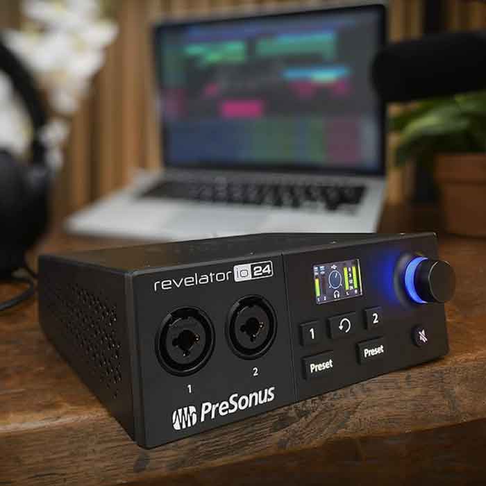 Sound Card PreSonus Revelator io24 hai đầu vào mic/line và hai đầu ra hỗ trợ các thiết bị âm thanh đa dạng, từ micro, guitar, đến các thiết bị ngoại vi khác