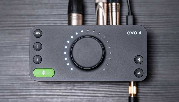 Sound Card Audient Evo4 có kích thước nhỏ gọn khiến sản phẩm này dễ dàng mang theo, phù hợp cho cả công việc trong studio và di động
