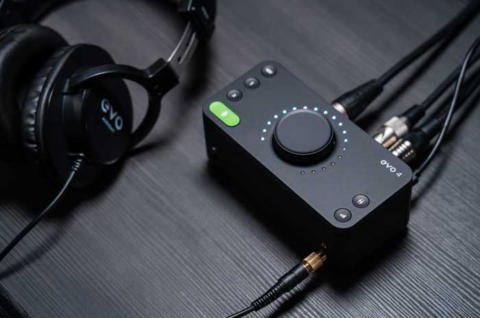 Sound Card Audient Evo4 hai đầu vào combo XLR/Hi-Z, sản phẩm này phù hợp cho cả việc thu âm giọng hát lẫn nhạc cụ