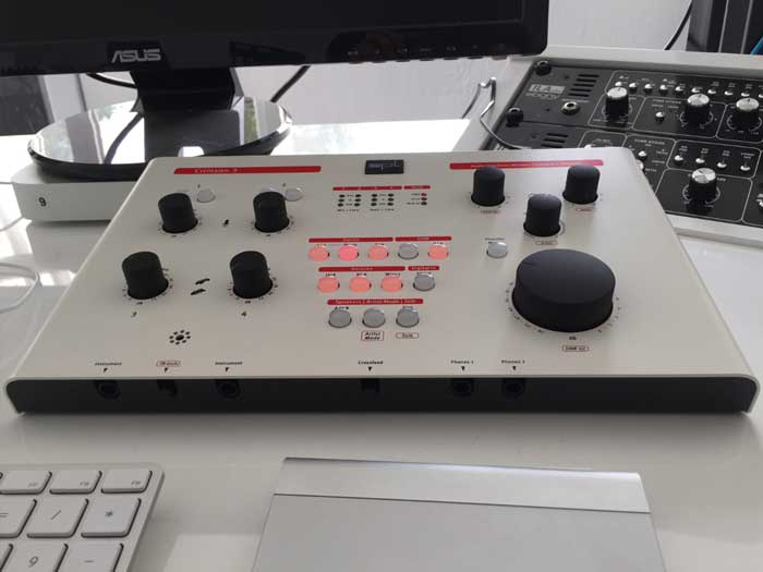 Sound card SPL Crimson 3 đang được sử dụng cho phòng thu tại nhà
