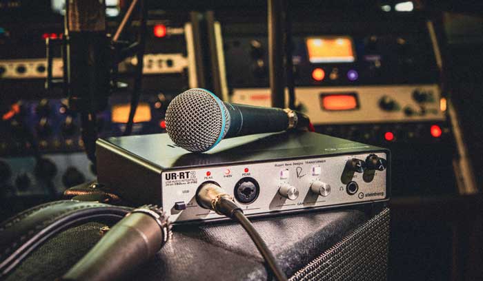 Sound Card Steinberg UR-RT2 được trang bị vỏ kim loại cao cấp không chỉ bền bỉ mà còn mang lại vẻ ngoài hiện đại, sang trọng.