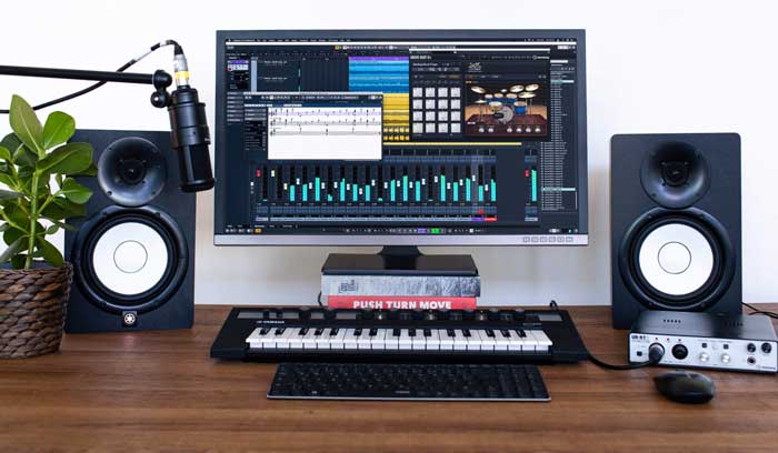 Sound Card Steinberg UR-RT2 đang được sử dụng trong phòng thu tại nhà