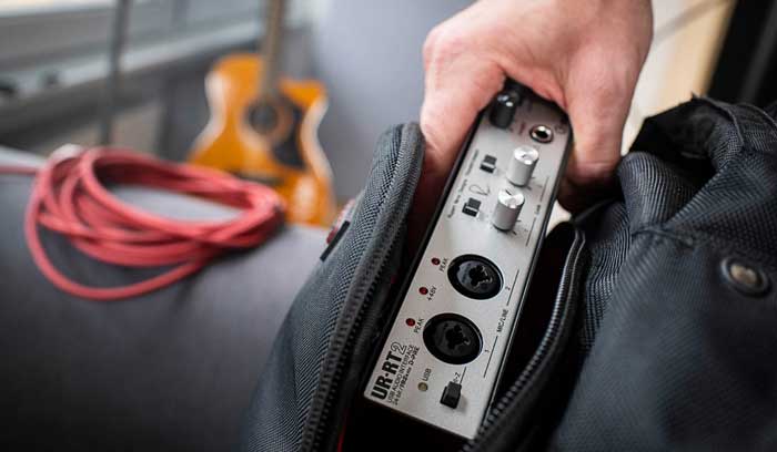 Sound Card Steinberg UR-RT2 thiết kế gọn nhẹ dễ dàng mang theo