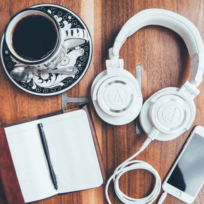 Tai Nghe Kiểm Âm Audio-Technica ATH-M50X kết nối được vói các thiết bị di động và laptop