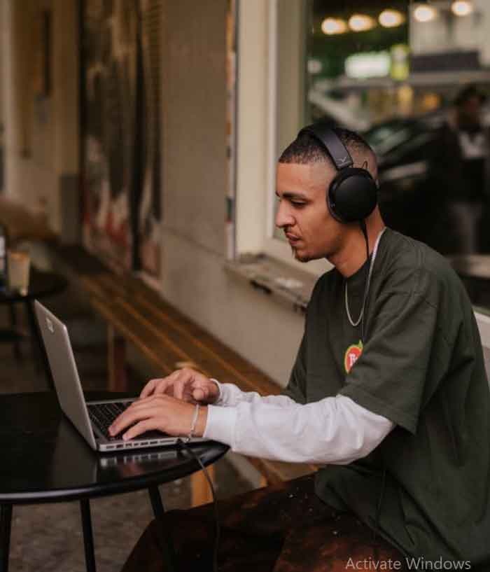 Tai nghe kiểm âm Beyerdynamic DT 900 Pro X sử dụng ở mọi lúc mọi nơi nhờ thiết kế gọn nhẹ