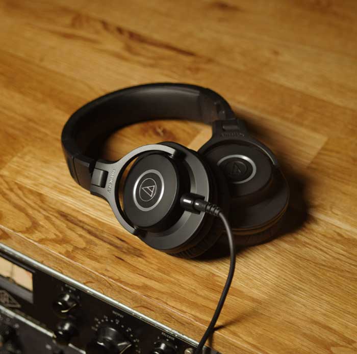 Tai nghe kiểm âm Audio-Technica ATH-M40X với thiết gập linh hoạt