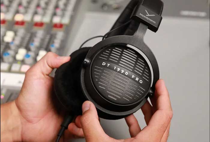 Tai nghe kiểm âm Beyerdynamic DT 1990 Pro MK2 thiết kế open-back mang đến âm trường rộng và tự nhiên hơn