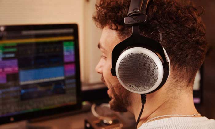 Tai nghe kiểm âm Beyerdynamic DT 880 Pro với trải nghiệm thực tế, có thể nói chiếc tai nghe này chính là trái tim của phòng thu chuyên nghiệp