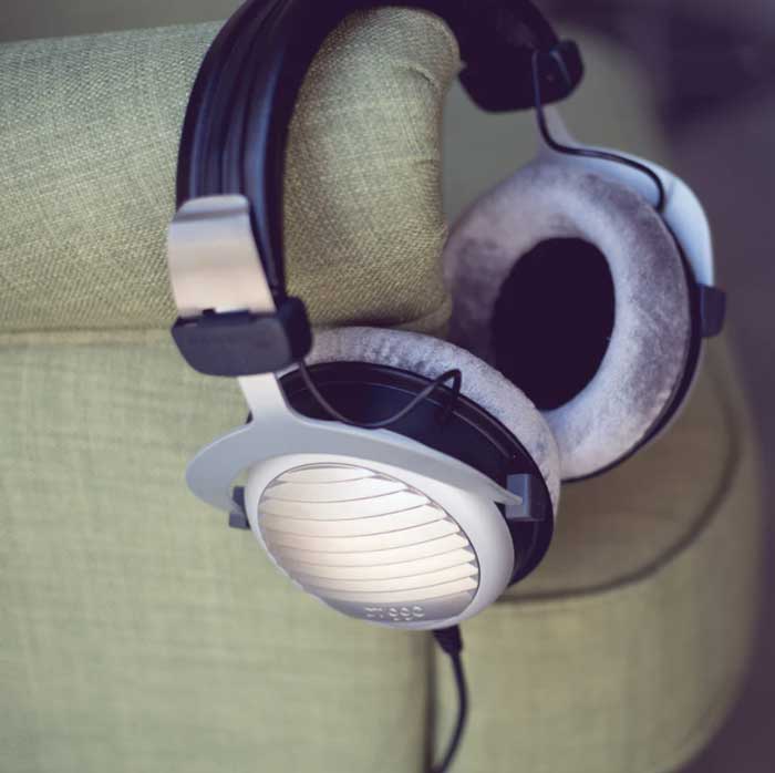Tai nghe kiểm âm Beyerdynamic DT 990 EDT Premium là một trong những chiếc tai nghe hoàn hảo nhất để sử dụng trong phòng thu