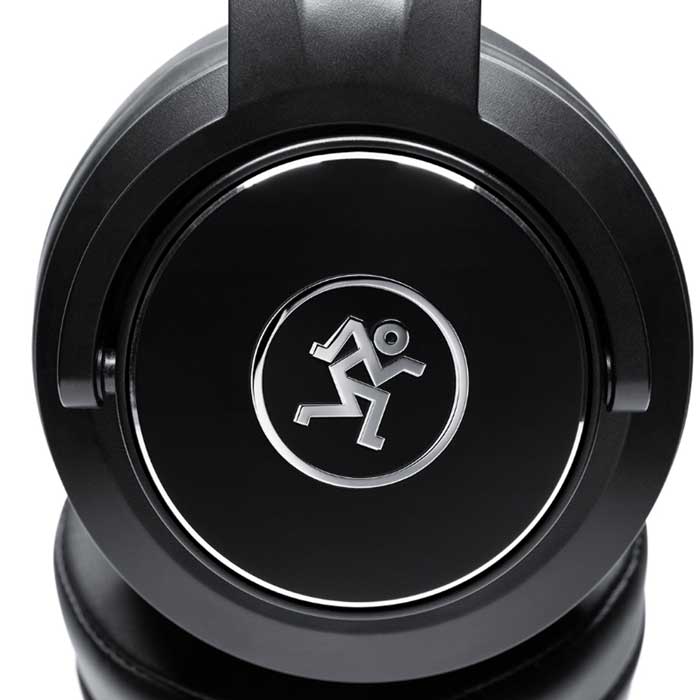 Tai nghe kiểm Âm Mackie MC150 thiết kế bền bỉ gọn nhẹ, đi cùng logo thương hiệu