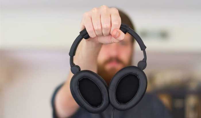 Tai nghe phòng thu Sennheiser HD 280 PRO thiết kế nhẹ, thoải mái với phần đệm tai mềm mại, ôm sát tai