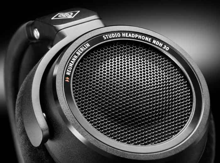 Với trở kháng 120 Ohm, Tai Nghe Kiểm Âm Neumann NDH 30 dễ dàng kết nối với các thiết bị âm thanh mà không gặp phải vấn đề về hiệu suất