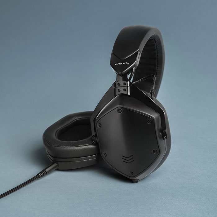 Với thiết kế closed-back, Tai Nghe Studio V-MODA M-200 Chính Hãng mang lại trải nghiệm cách âm hoàn hảo