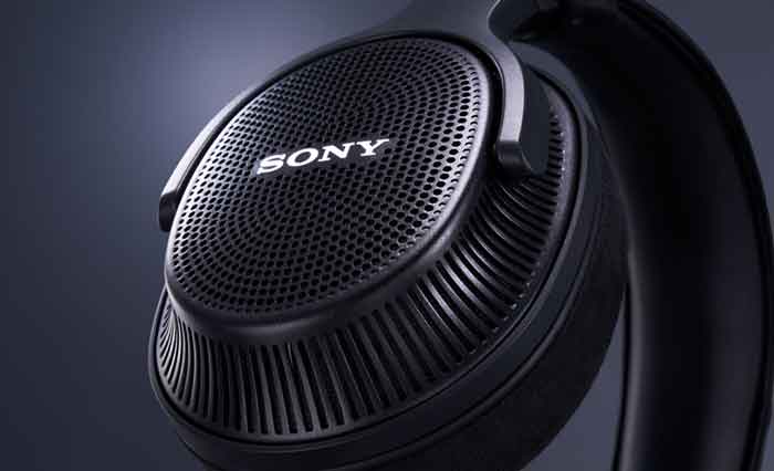 Mua tai nghe kiểm âm Sony MDR-MV1 có thiết kế nhẹ nhàng, đệm tai mềm mại, mang đến sự thoải mái cho người sử dụng ngay cả khi phải làm việc trong thời gian dài