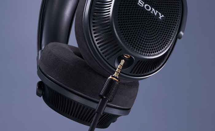 Mua tai nghe kiểm âm Sony MDR-MV1 có thể dễ dàng kết nối với hầu hết các thiết bị âm thanh, từ máy tính, các sound card cho đến các thiết bị di động