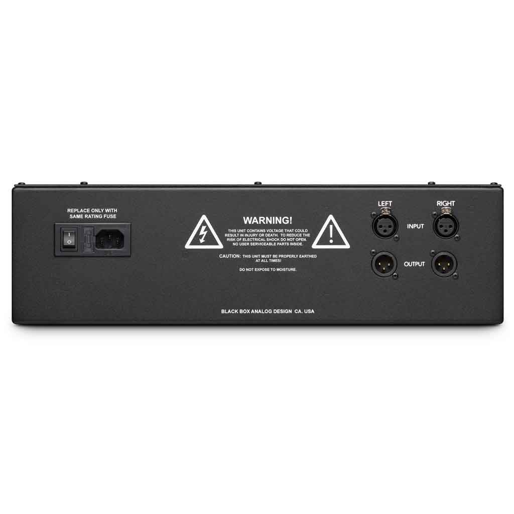 Thiết Bị EQ Tham Số Black Box Analog Design HG-Q hình đang miêu tả chụp mặt sau chi tiết các phích cắm đầu vào 