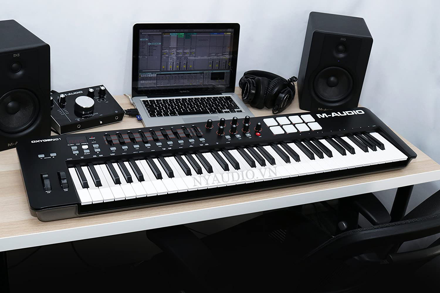 MAudio Oxygen 61 MK IV Key USB MIDI Controller giá rẻ hàng chính hãng NY Audio Store