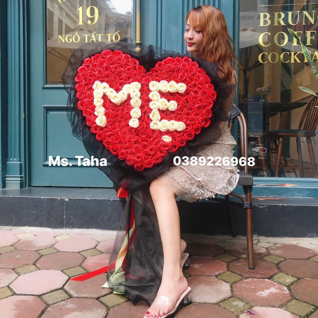 Bó hồng chữ MẸ