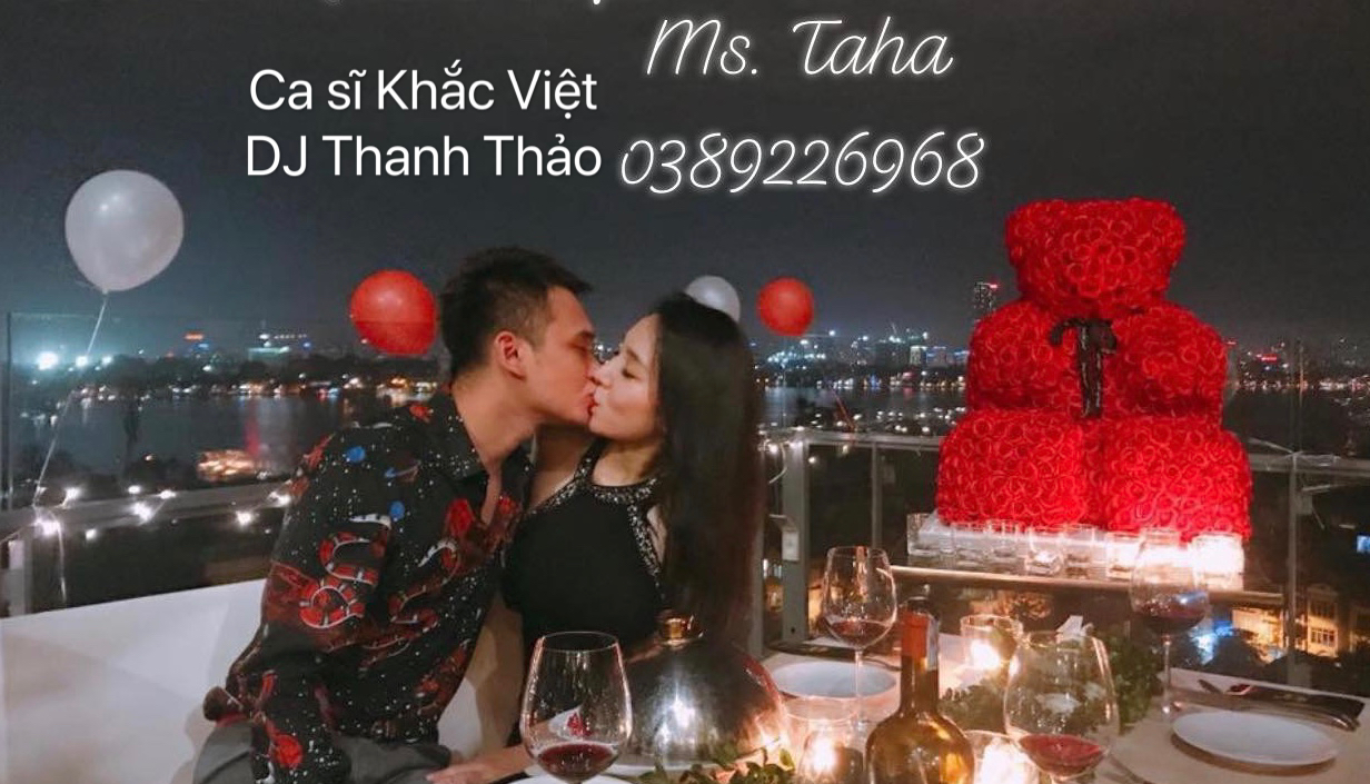 Ca sĩ Khắc Việt-Hoa gấu Teddy cầu hôn