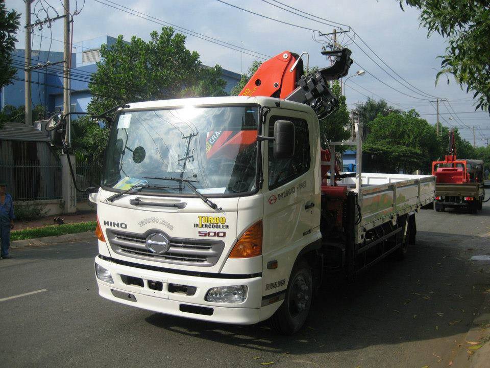 Xe tải gắn cẩu gấp khúc robot Palfinger- Hino FG