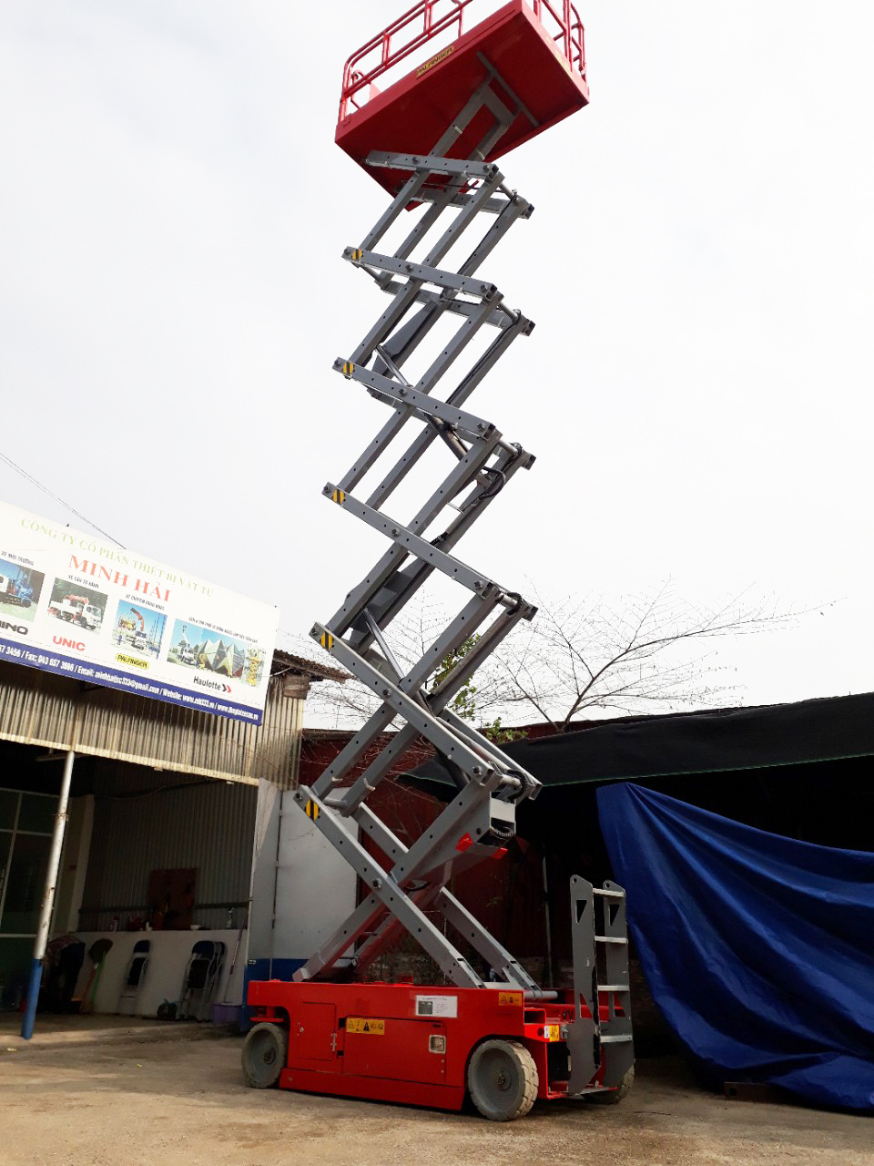 Cho thuê xe nâng người dạng cắt kéo Palfinger