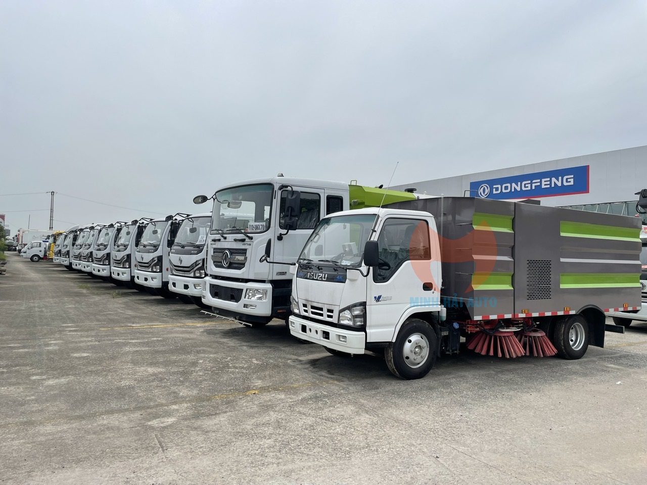 Xe quét đường hút bụi rác 8 khối Dongfeng giá rẻ - 1