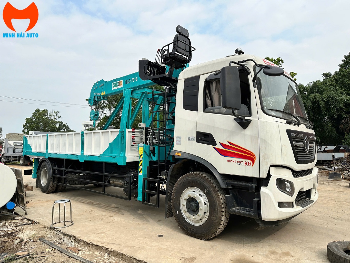 Xe tải gắn cẩu tự hành 6 tấn Dongfeng B180- Hyndai Everdigm HLC-7016-4