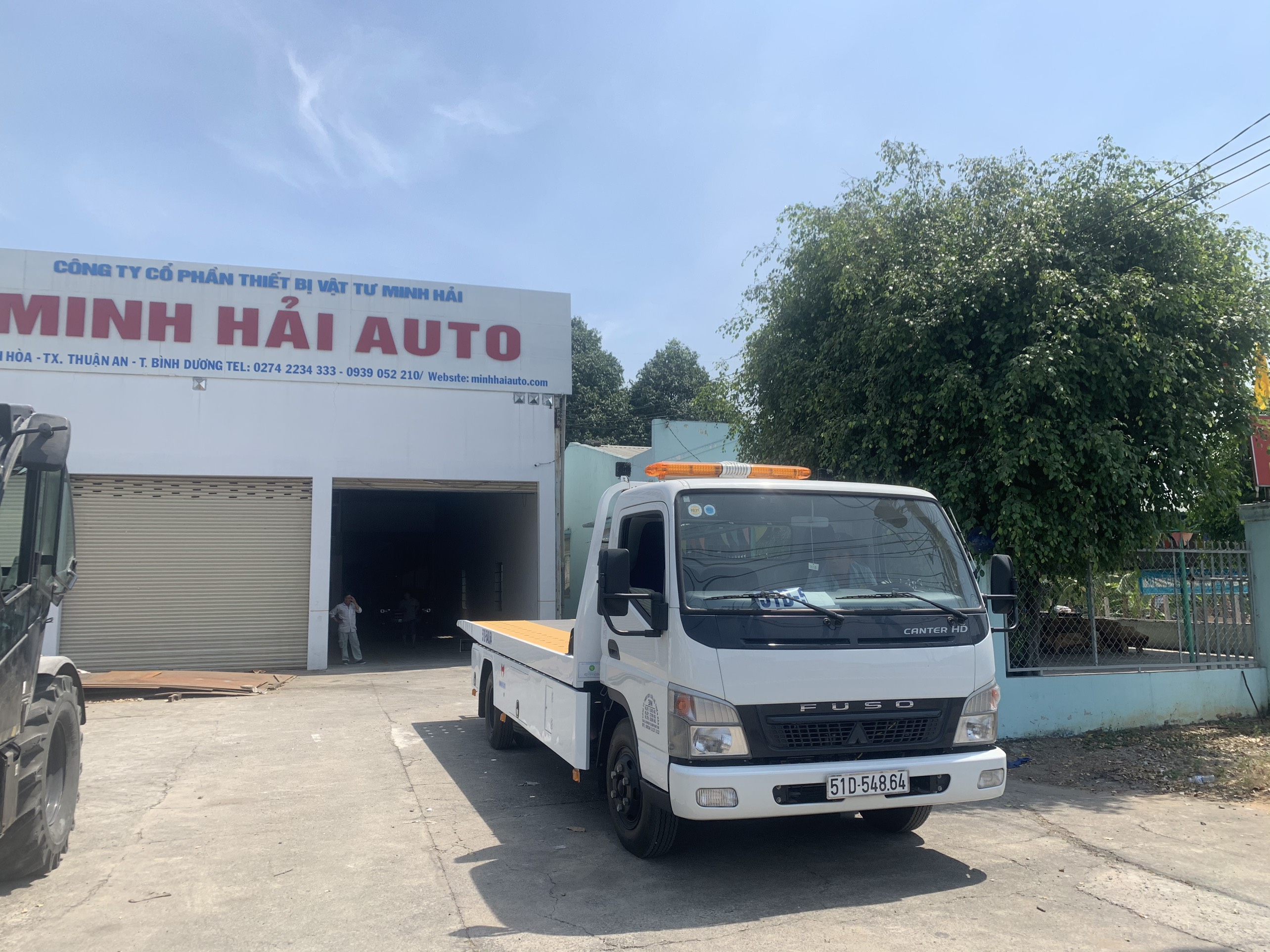 Smoothy hydraulic cotrol of MINH HAI tow trucks